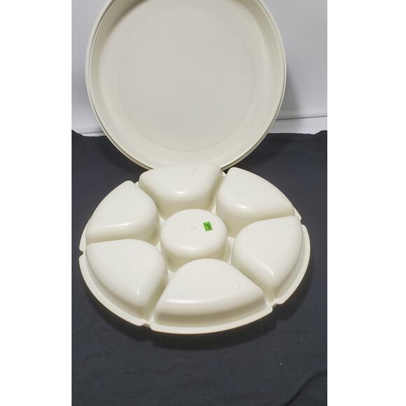 Vintage Tupperware Divided Relish Veggie Chip & Dip Serving Tray with Lid - Picture 2 of 5